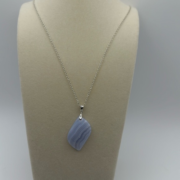Natural Blue Lace Agate Leaf Shape Pendant w S925 Bail on 18” Silver Box Chain - Picture 4 of 10